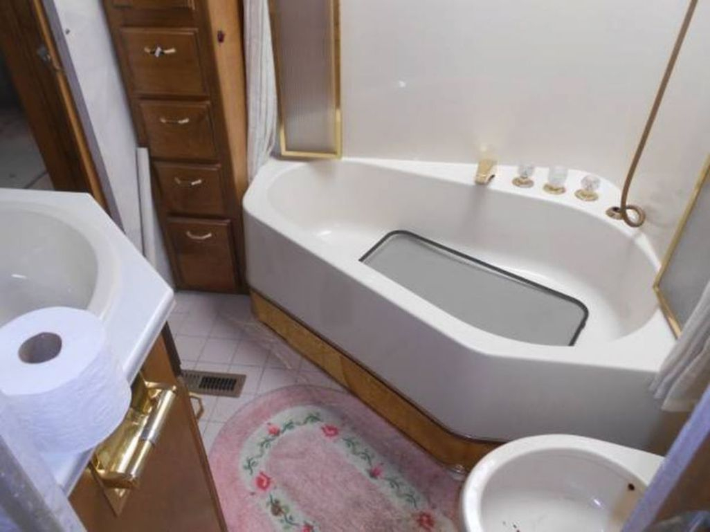 Amazing Small Rv Bathroom Toilet Remodel Ideas 40 Homishome