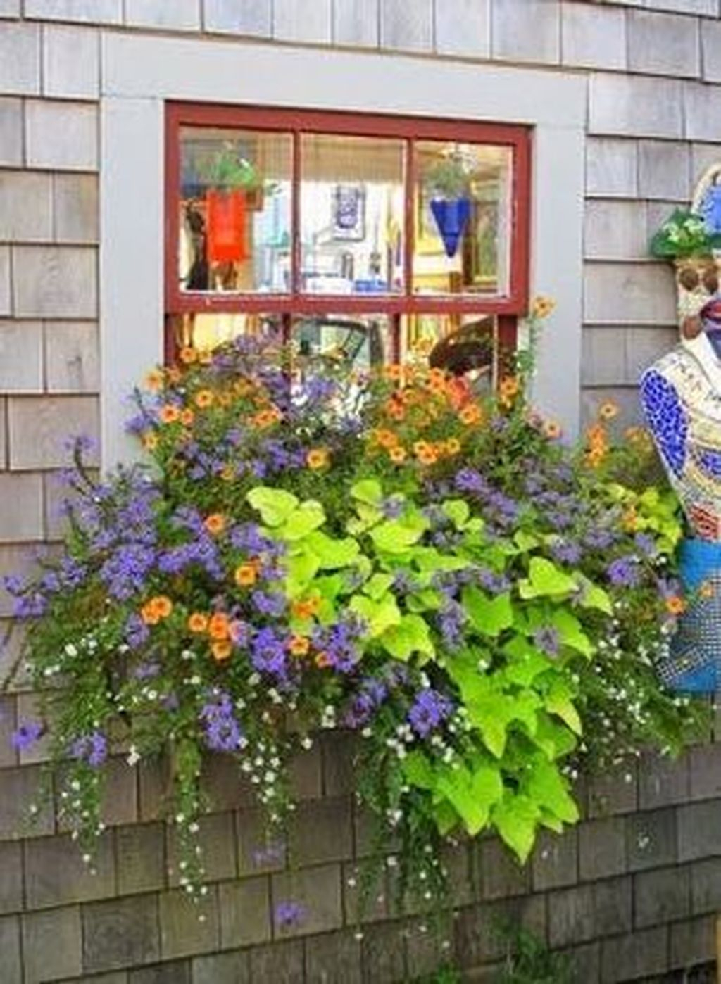 Amazing Windows Flower Boxes Design Ideas Must See05