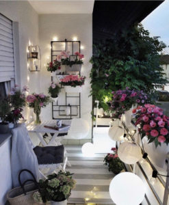 Awesome Small Balcony Garden Ideas03