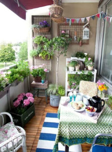Awesome Small Balcony Garden Ideas15