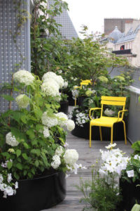 Awesome Small Balcony Garden Ideas21