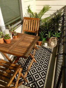 Awesome Small Balcony Garden Ideas22