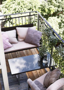 Awesome Small Balcony Garden Ideas24