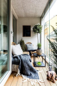 Awesome Small Balcony Garden Ideas27