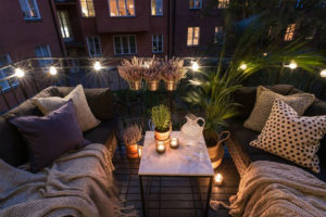 Awesome Small Balcony Garden Ideas35