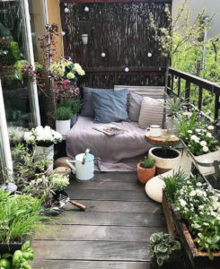 Awesome Small Balcony Garden Ideas36
