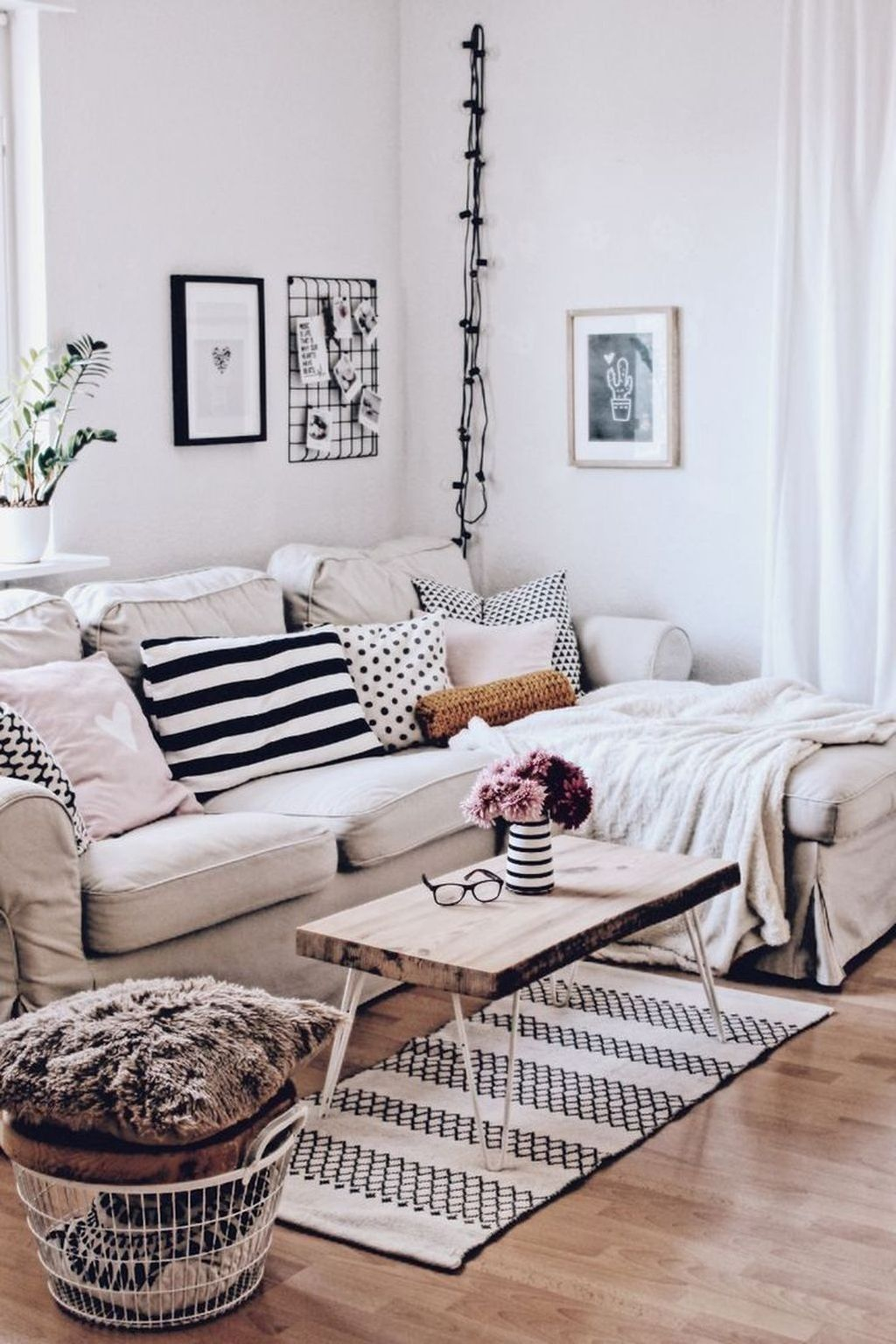 Wonderful Scandinavian Livingroom Decorations Ideas03
