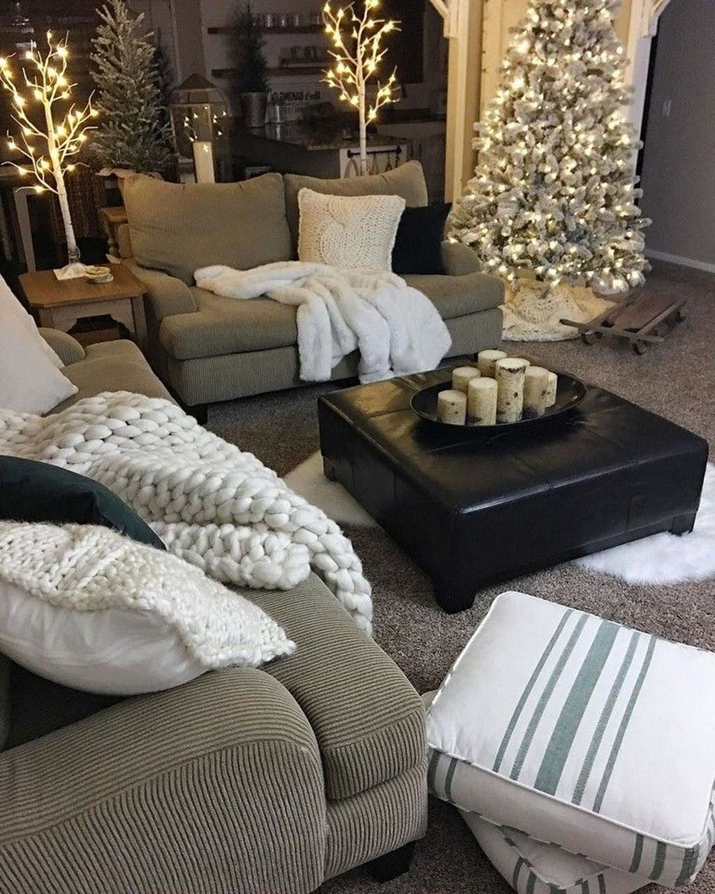 Awesome Winter Living Room Ideas15