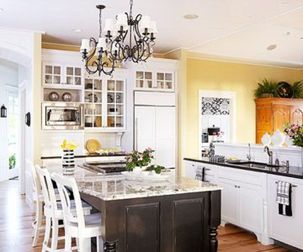 Amazing Traditional Kitchen Designs For Your Kitchen Renovation43