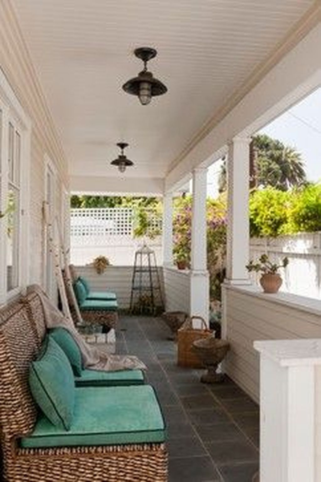 Welcoming Contemporary Porch Designs33
