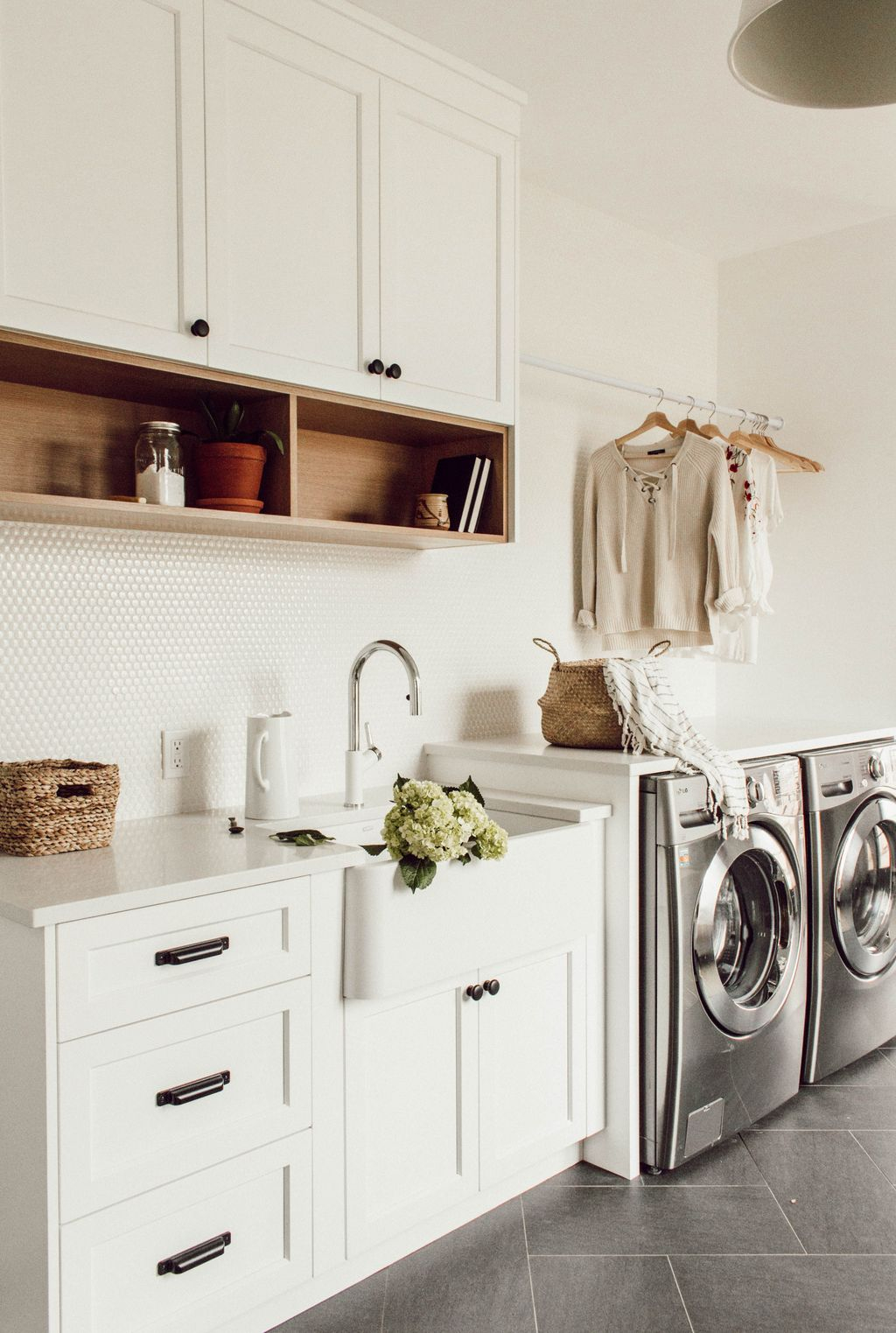 50 Amazing Laundry Room Tile Design - HOMISHOME