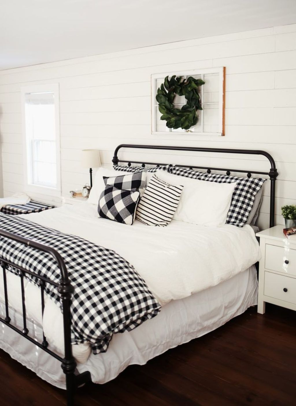 Modern White Farmhouse Bedroom Ideas35 