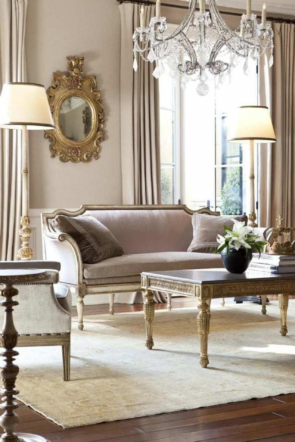 Luxurious And Elegant Living Room Design Ideas33