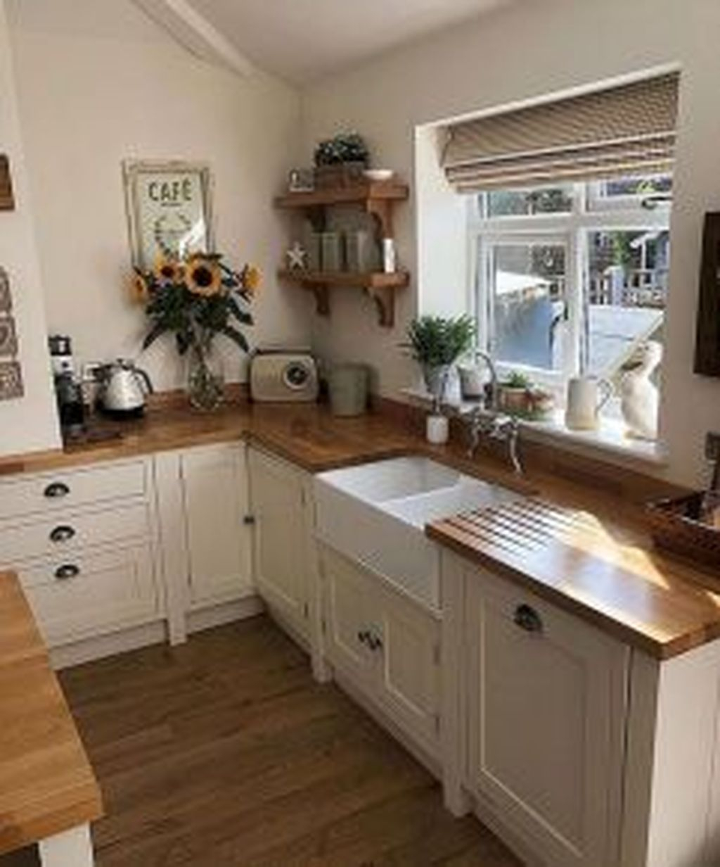 Charming Kitchen Cabinet Decorating Ideas14