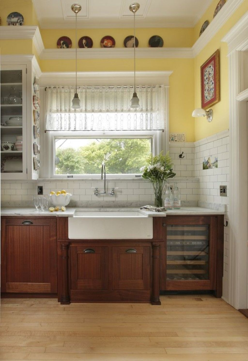 Charming Kitchen Cabinet Decorating Ideas23