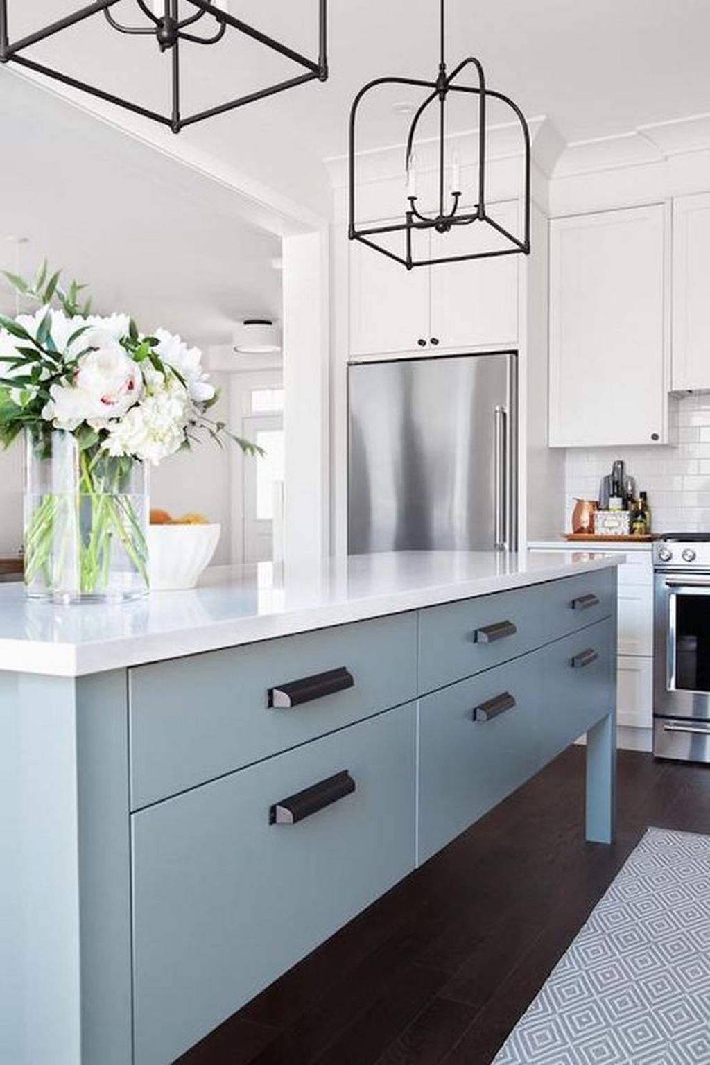 Charming Kitchen Cabinet Decorating Ideas27