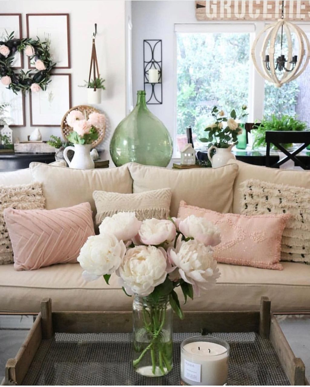 Beautiful Summer Living Room Decor Pieces To Enhance Your Home03