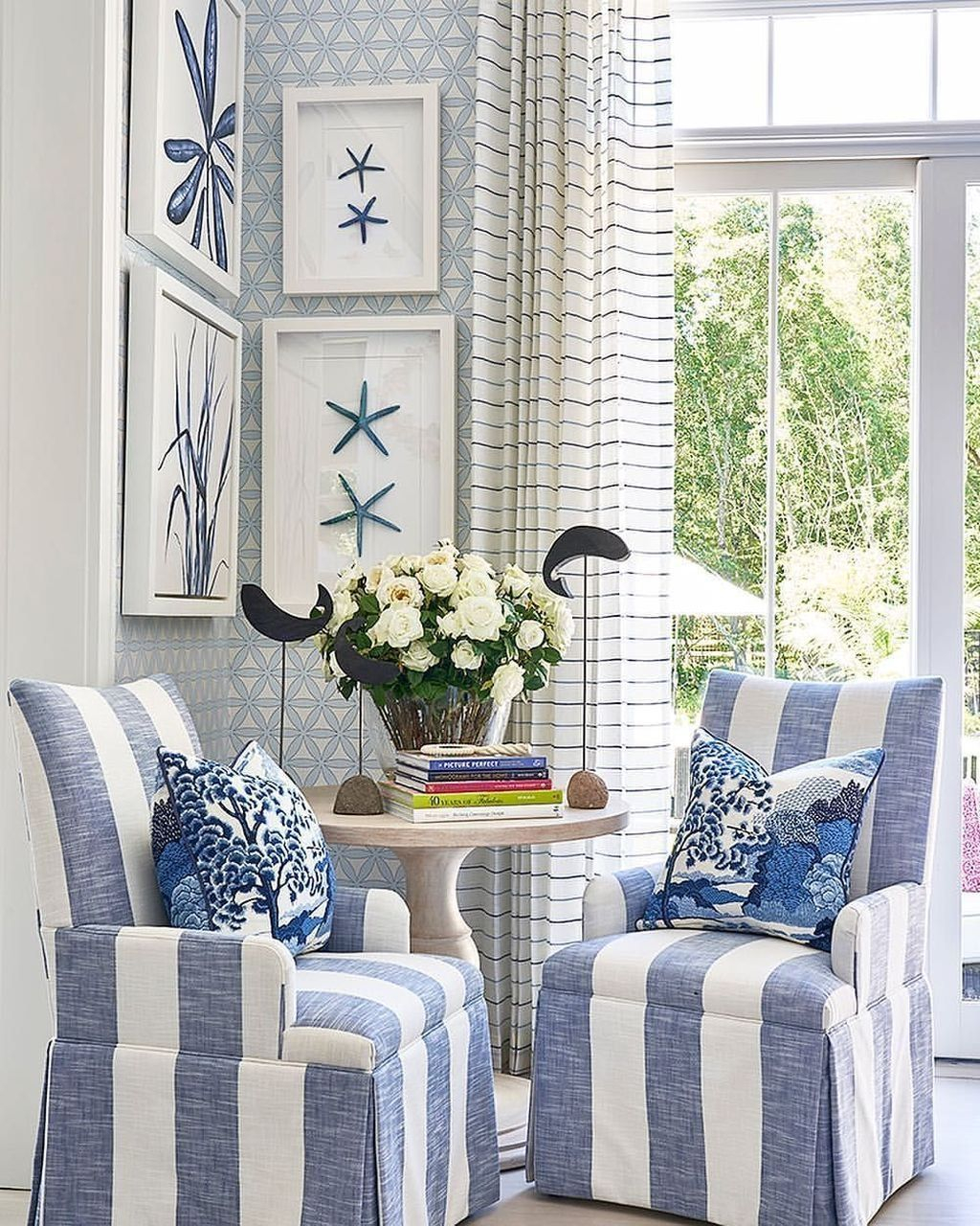 Beautiful Summer Living Room Decor Pieces To Enhance Your Home22