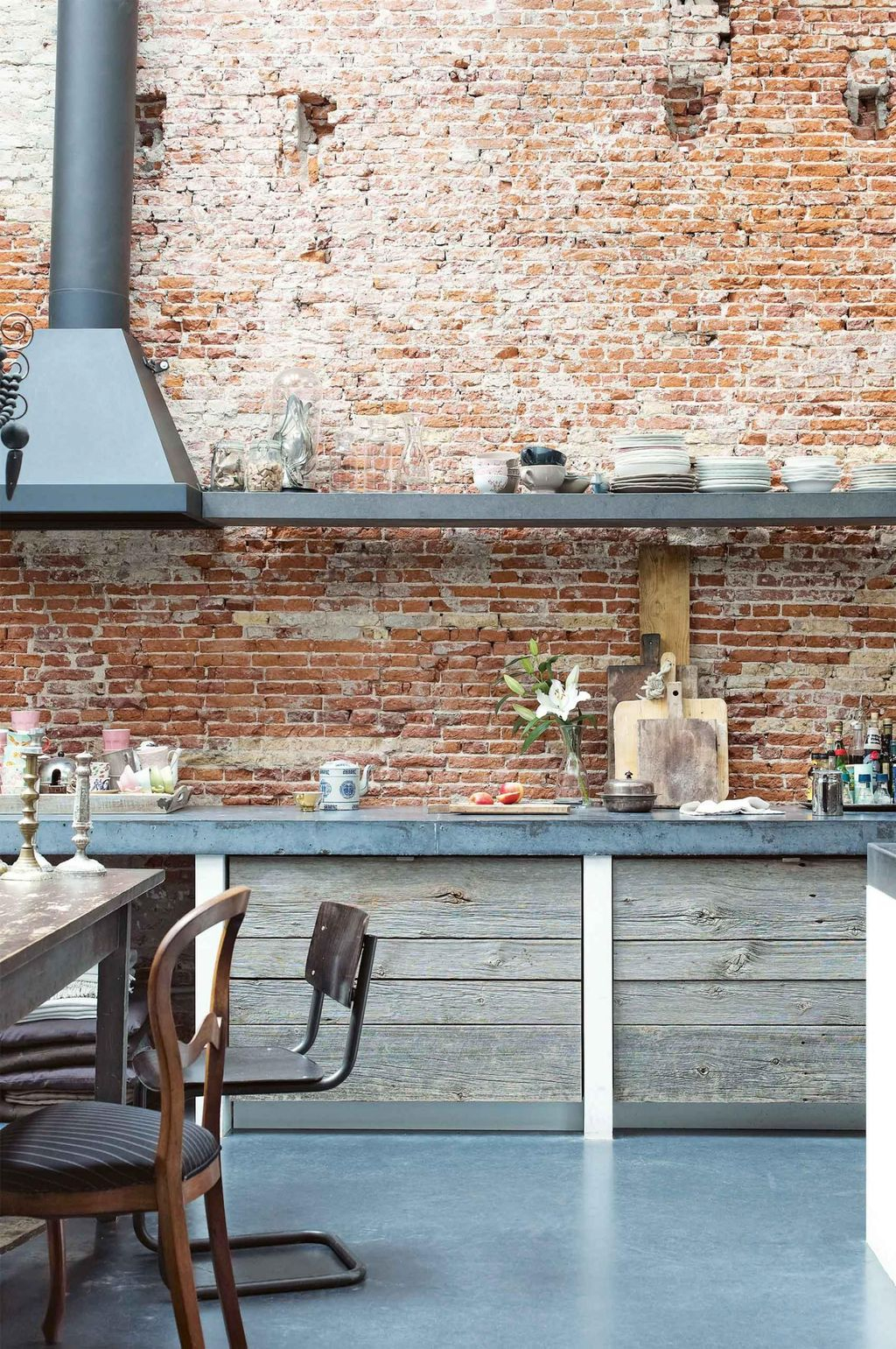 Wonderful Industrial Kitchen Shelf Design Ideas To Organize Your Kitchen05