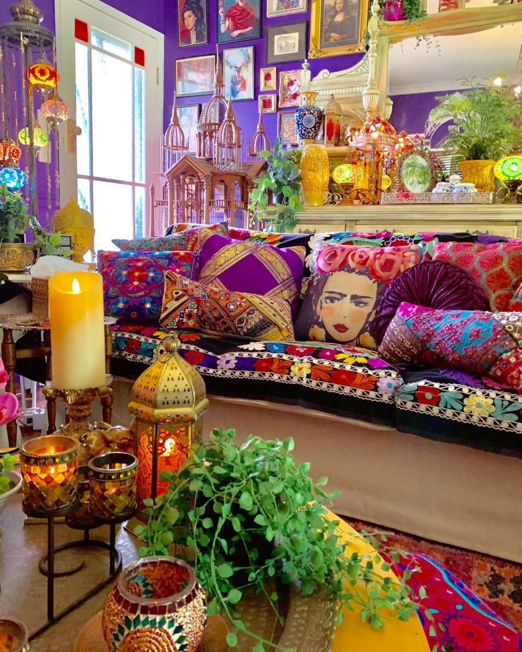 35 Charming Boho Living Room Decorating Ideas With Gypsy Style - HOMISHOME