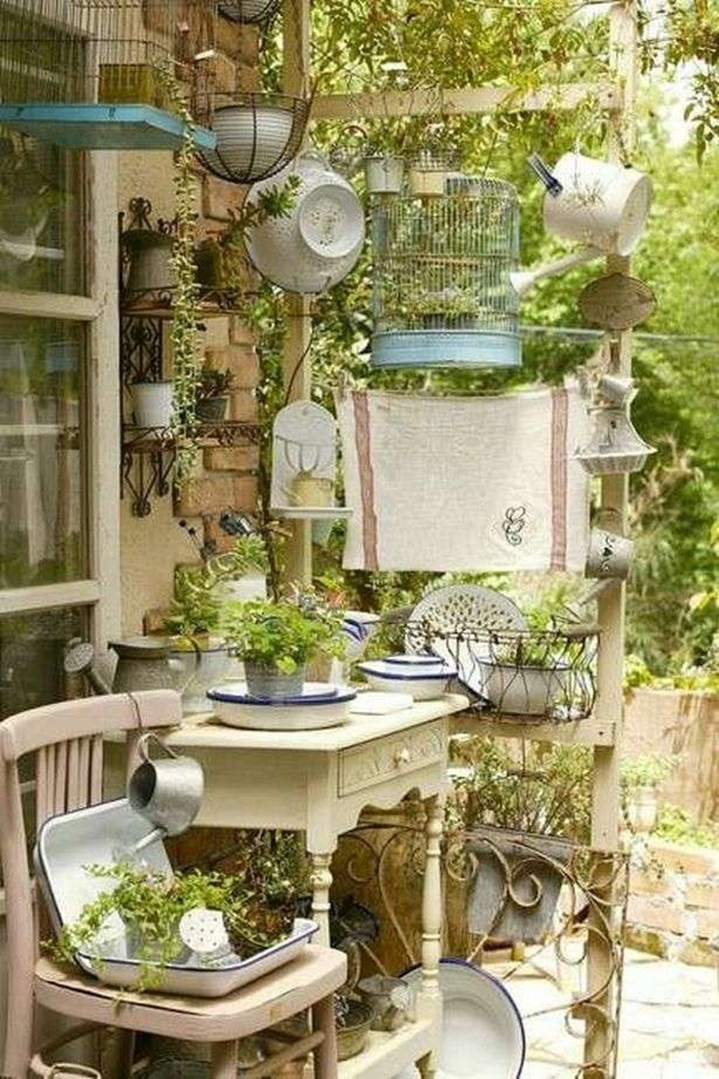 Unique Garden Decorating Ideas01