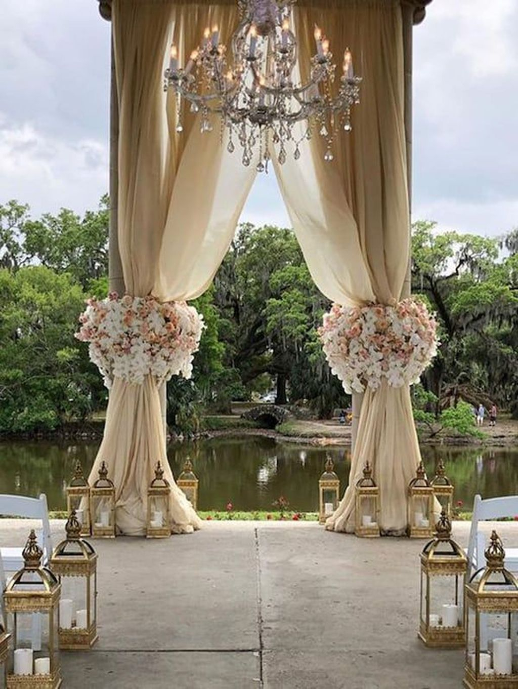Unordinary Wedding Backdrop Decoration Ideas32