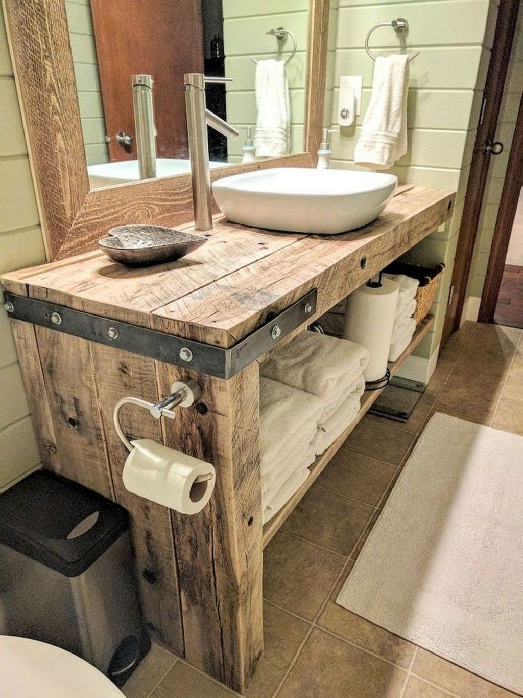 Vintage Farmhouse Bathroom Decor Design Ideas16